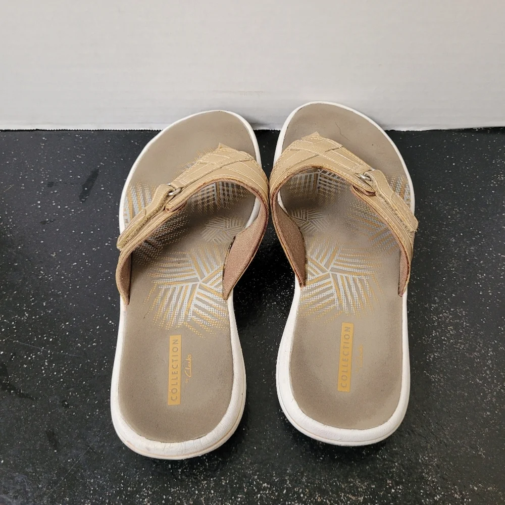 Clarks Gold Strap Women's Toe-Post Cloud Steppers Sandals